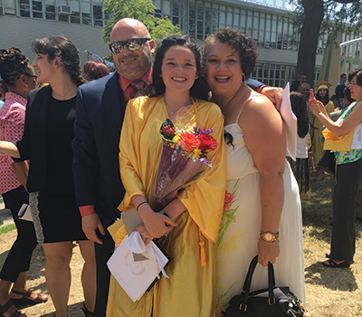 dariana with her parents