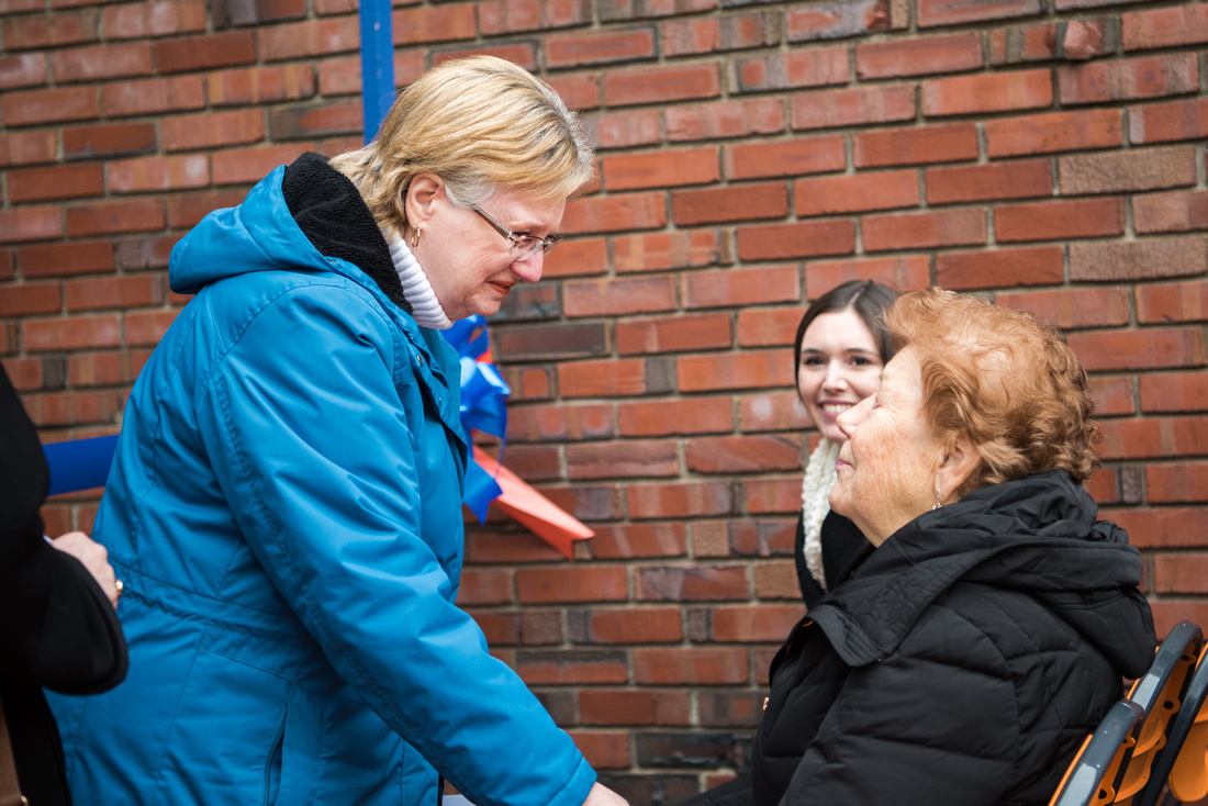 Jana Losey, Director of the Speech-Language and Hearing Center, greets Diane Cartwright, SLHC client, retired nurse and guest speaker at the event